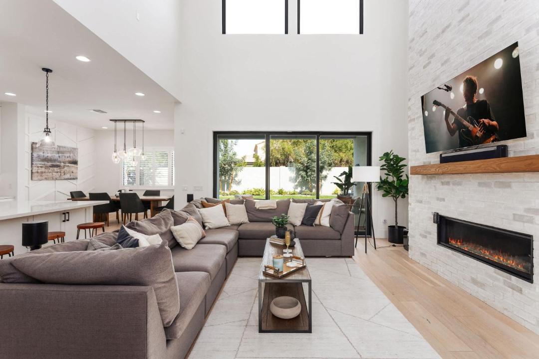 Photo of Livingroom in Wilshire Terrace
