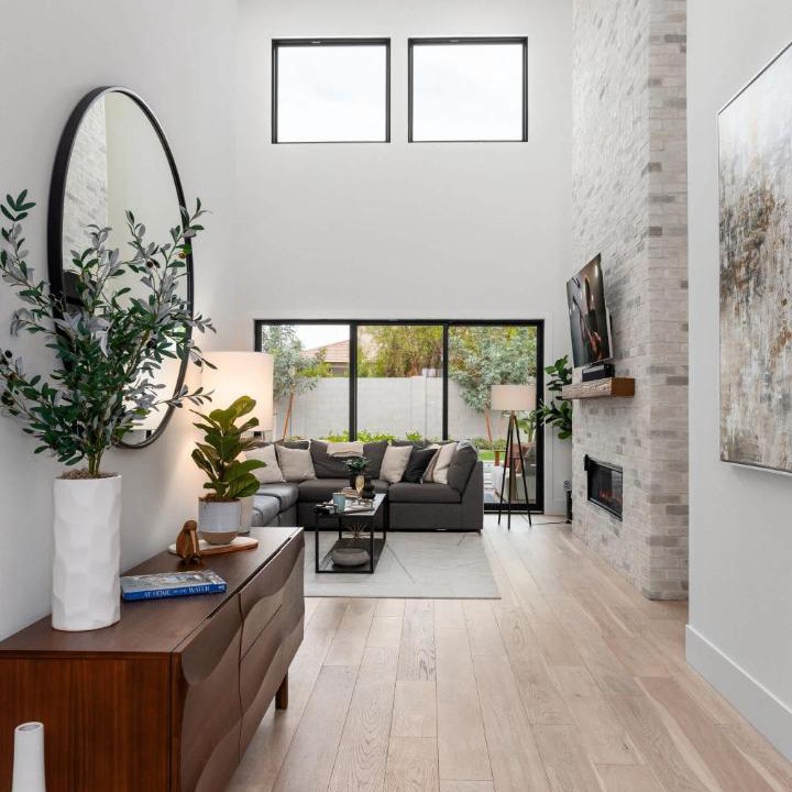 Photo of Livingroom in Wilshire Terrace