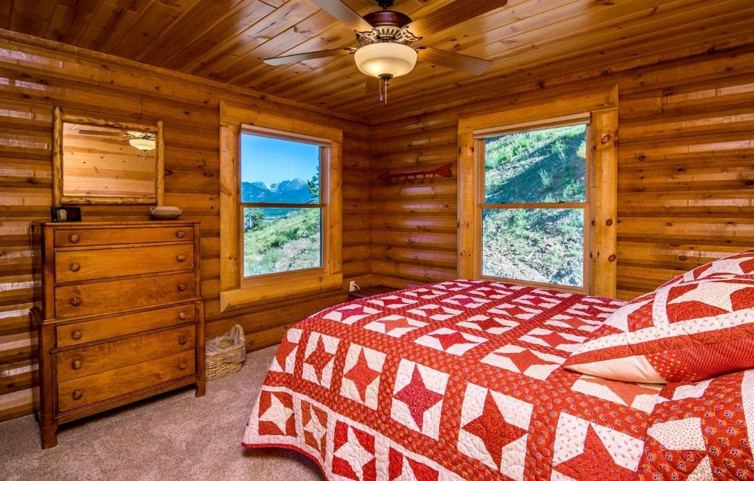 Photo of Bedroom in Windcliff Estates