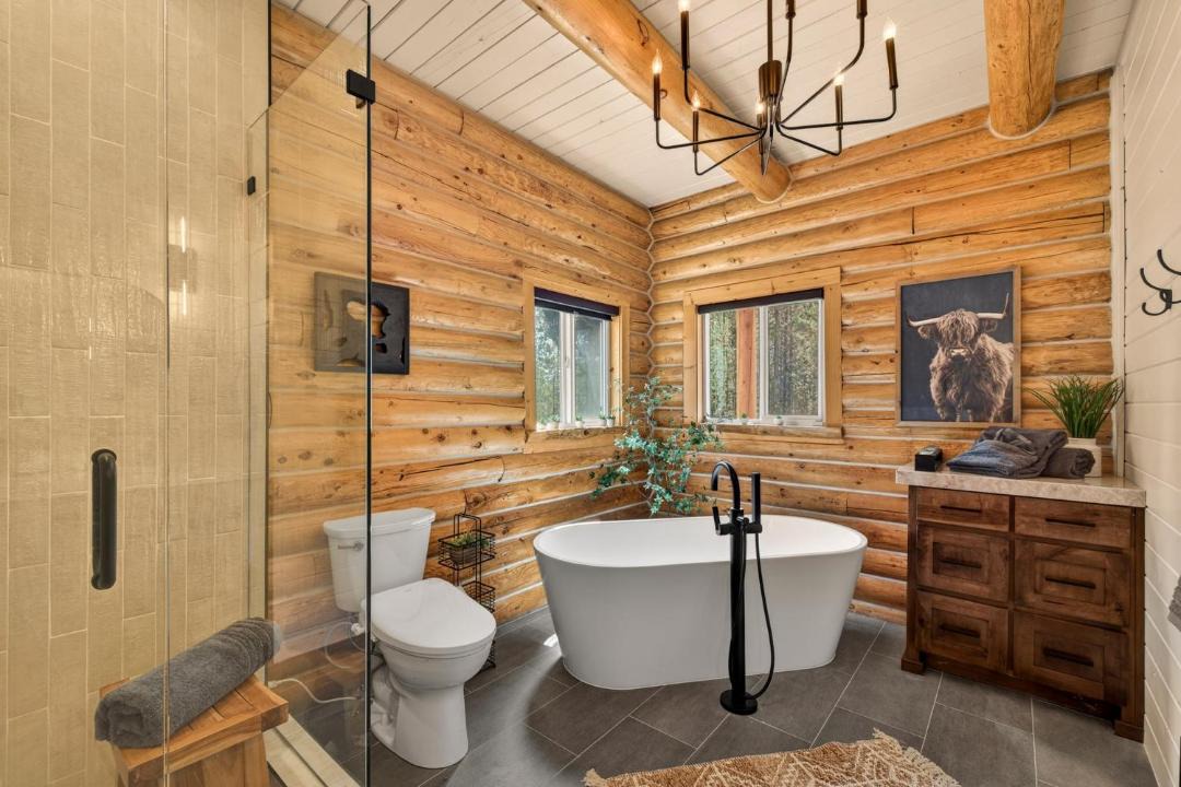 Photo of Bathroom in Island Park