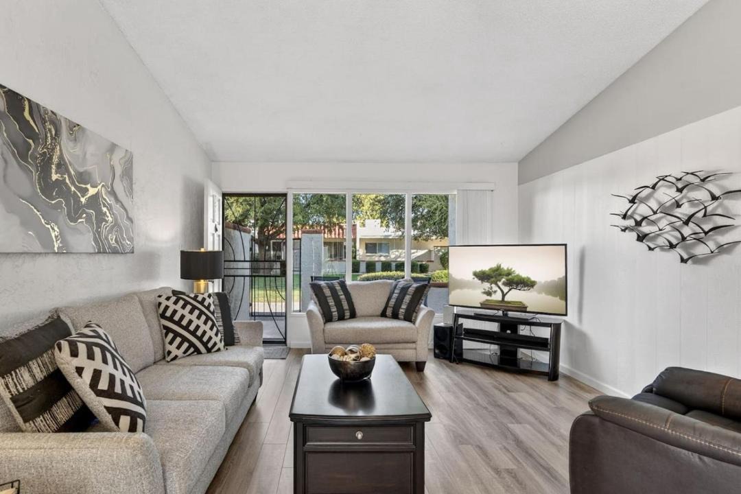 Photo of Livingroom in Golden Hills