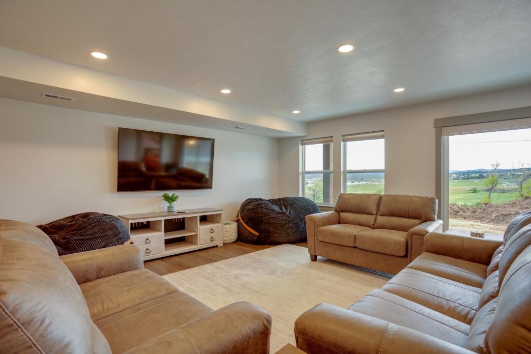 Photo of Livingroom in Cherimoya Hill