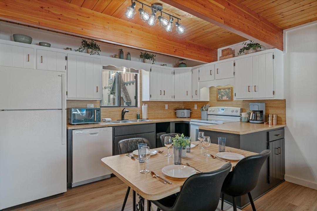Photo of Kitchen in West Yellowstone