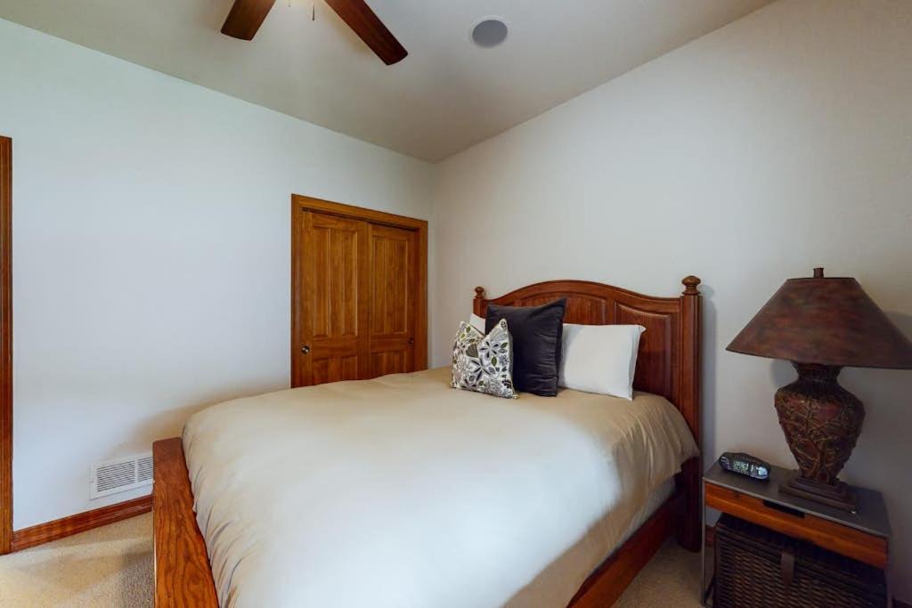 Photo of Bedroom in Edwards