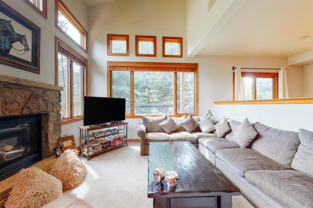 Photo of Livingroom in Edwards