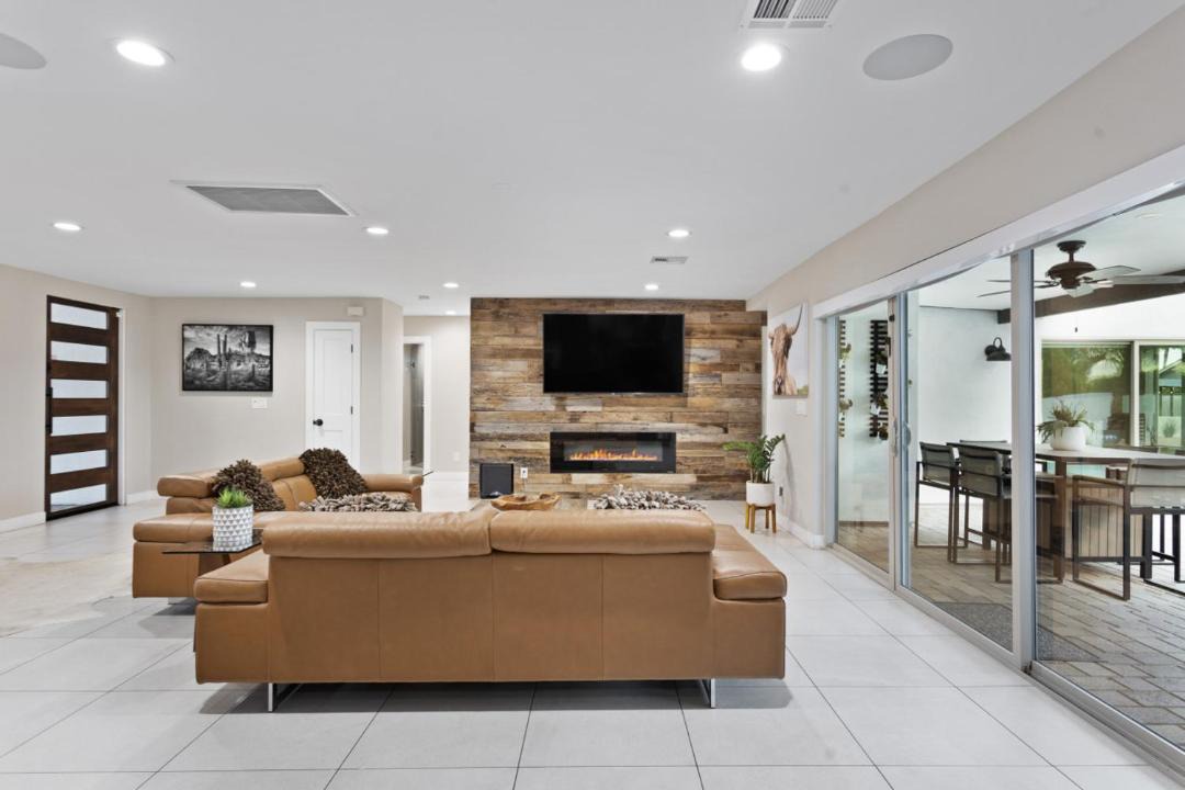 Photo of Livingroom in Sweetwater Street East