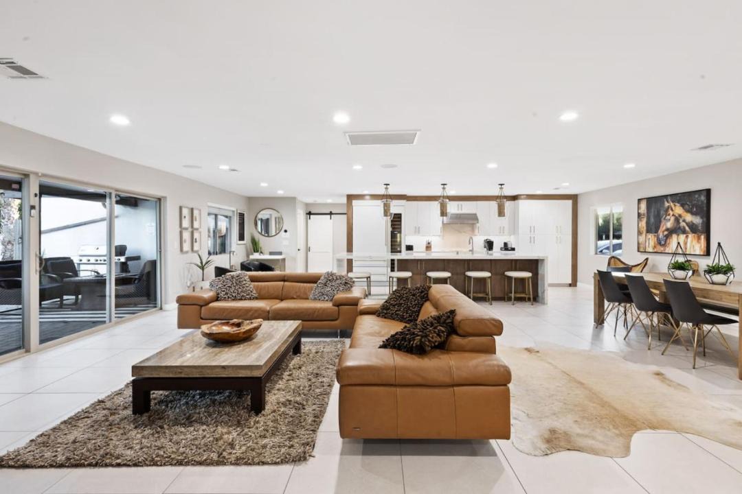 Photo of Livingroom in Sweetwater Street East
