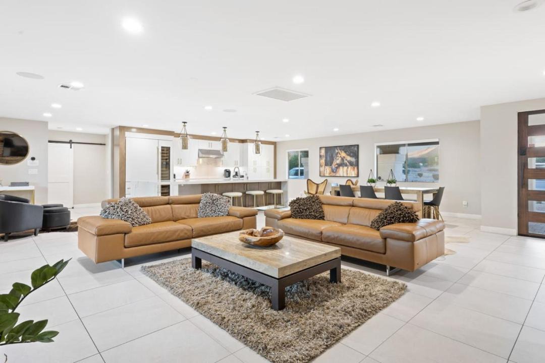 Photo of Livingroom in Sweetwater Street East