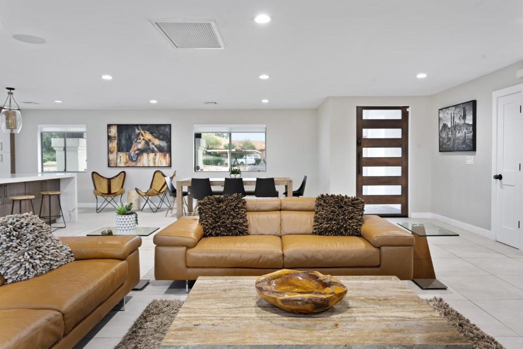 Photo of Livingroom in Sweetwater Street East