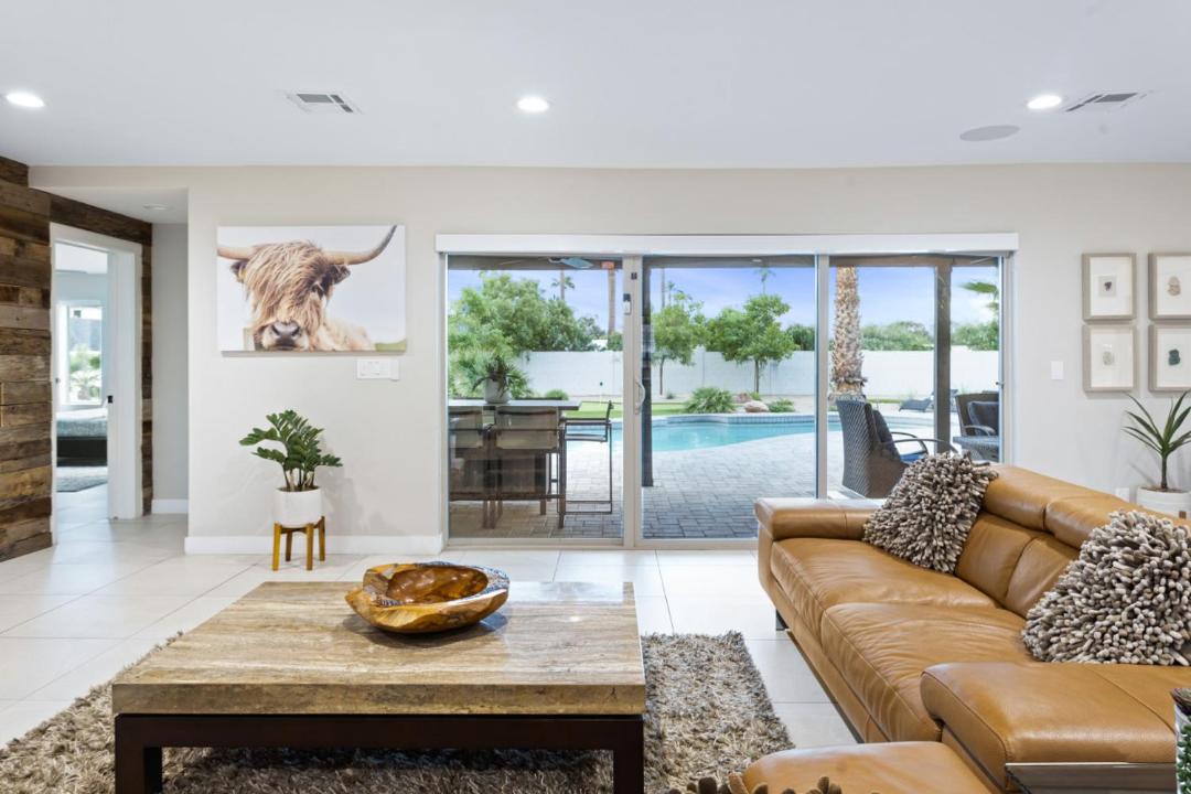 Photo of Livingroom in Sweetwater Street East