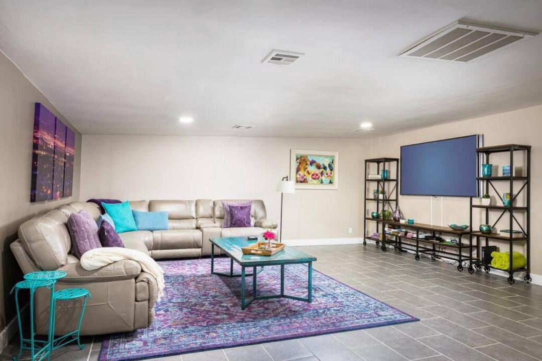 Photo of Livingroom in Paradise Valley Village