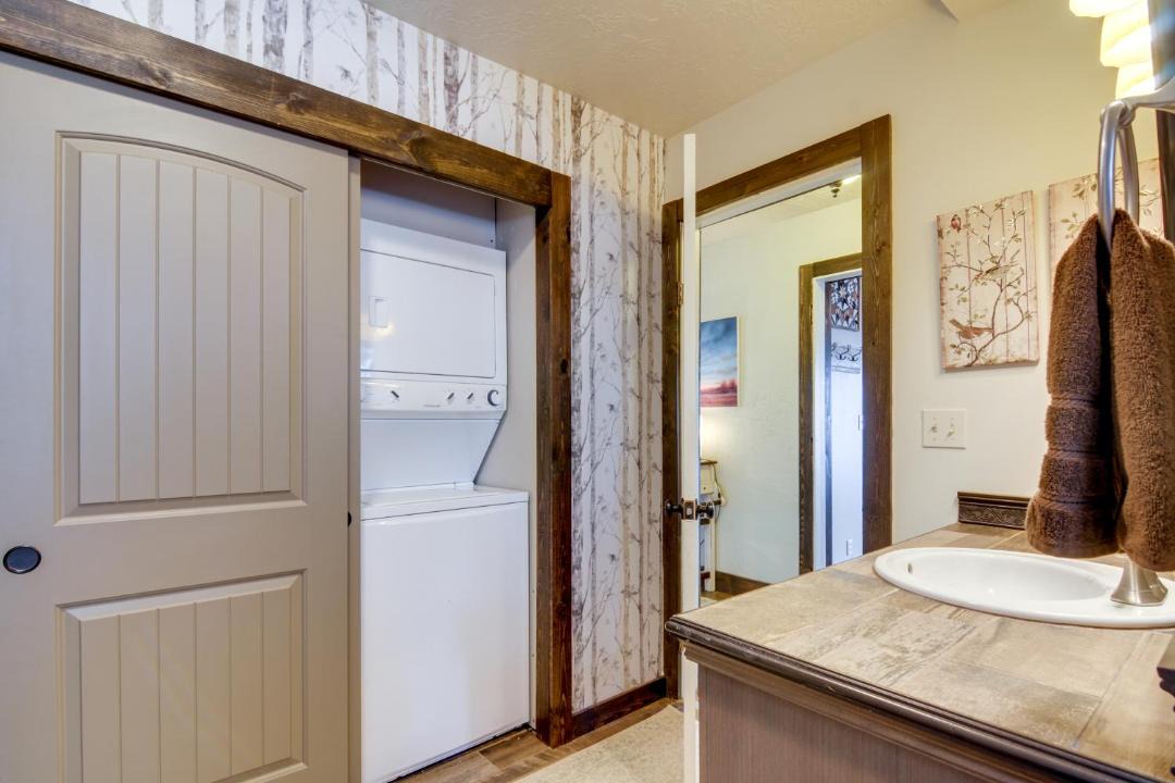 Photo of Bathroom in Fish Lake