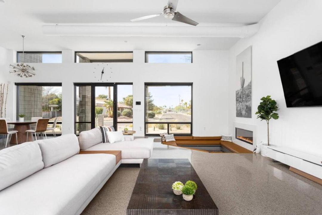 Photo of Livingroom in Paradise Valley Village