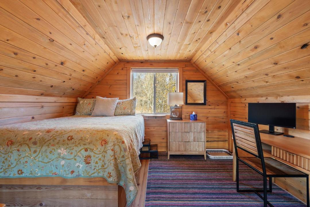 Photo of Bedroom in Indian Mountain