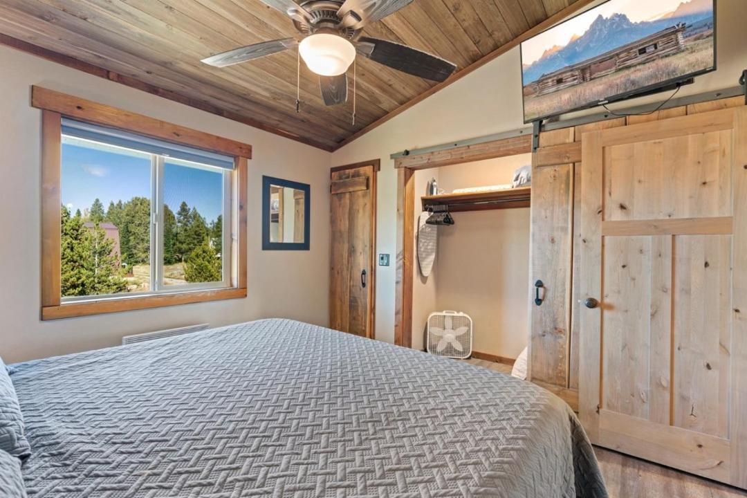 Photo of Bedroom in Island Park