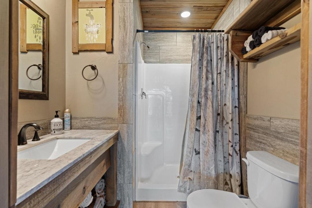 Photo of Bathroom in Island Park