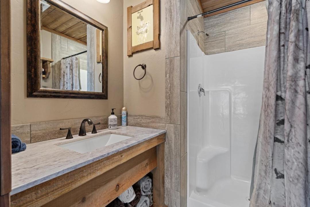 Photo of Bathroom in Island Park