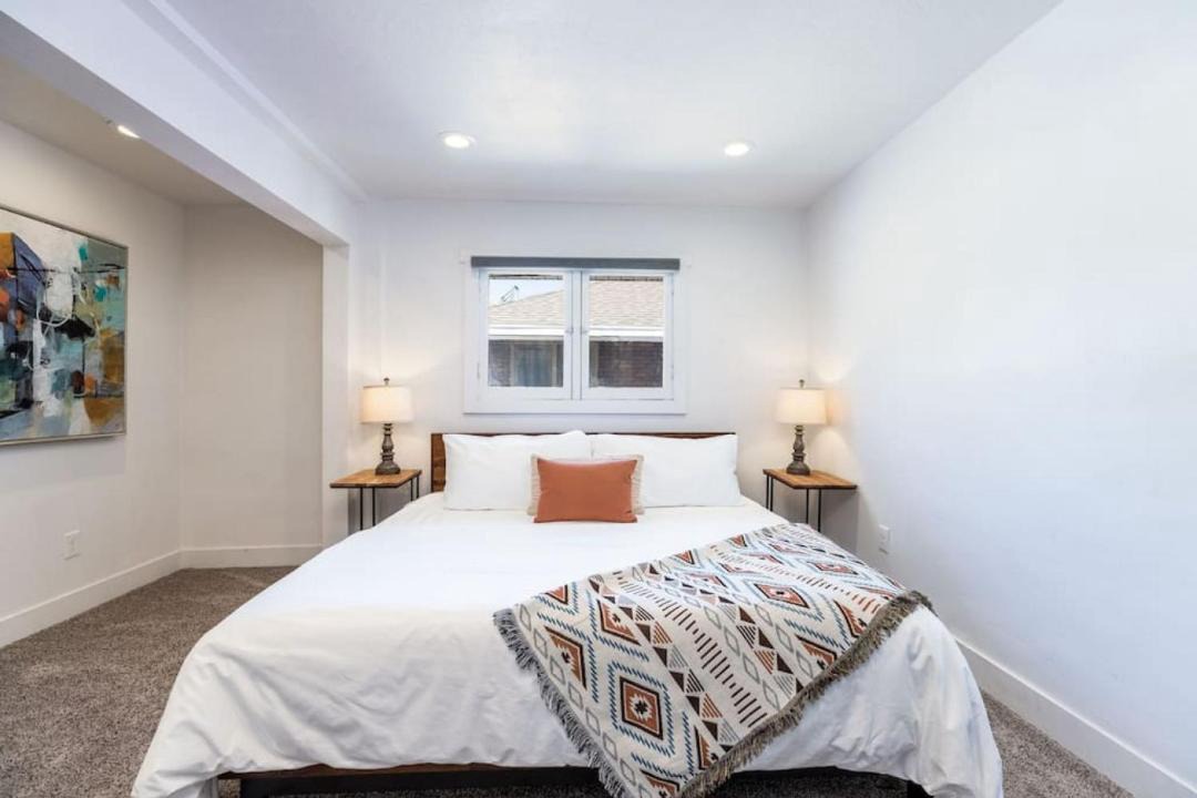 Photo of Bedroom in People's Freeway