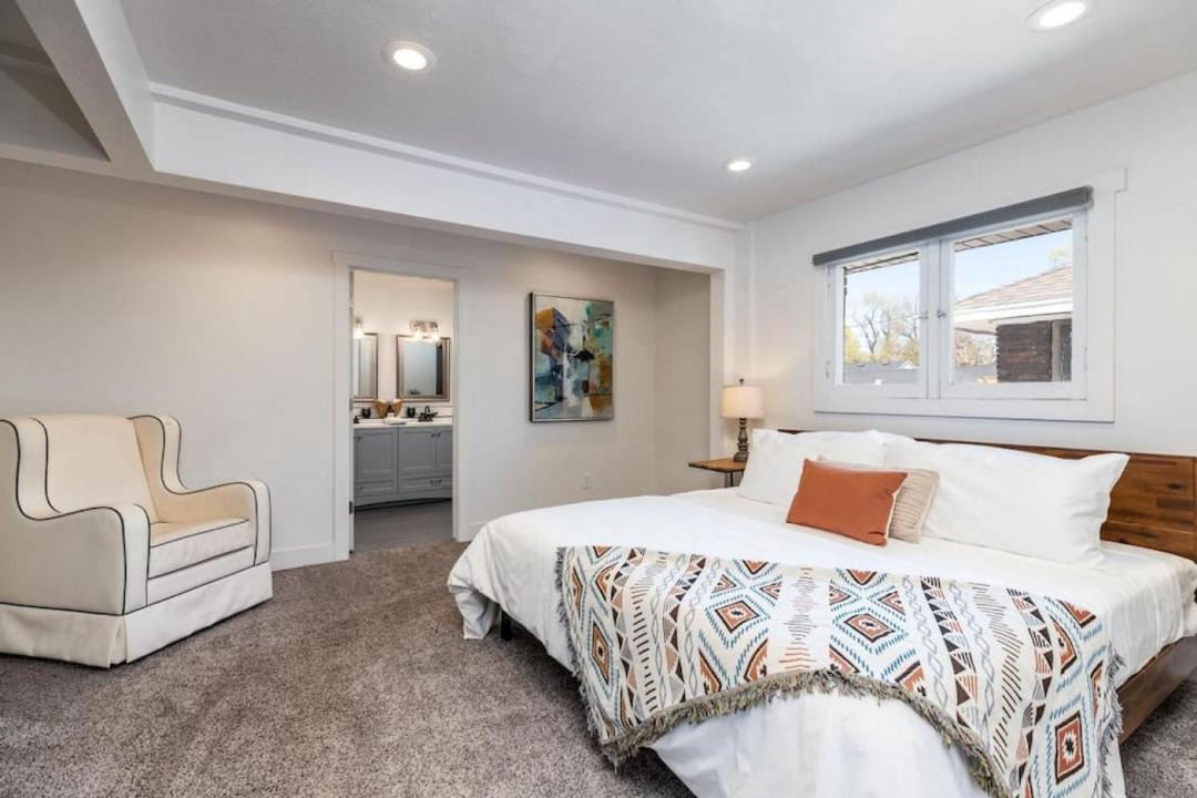 Photo of Bedroom in People's Freeway