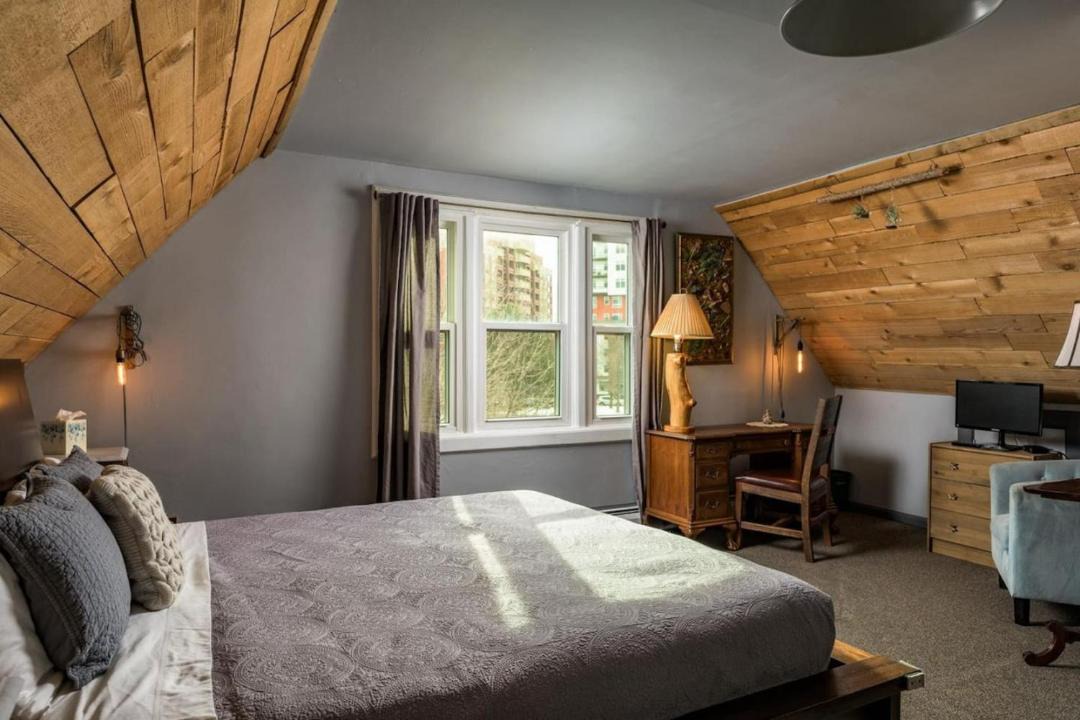 Photo of Bedroom in Five Points