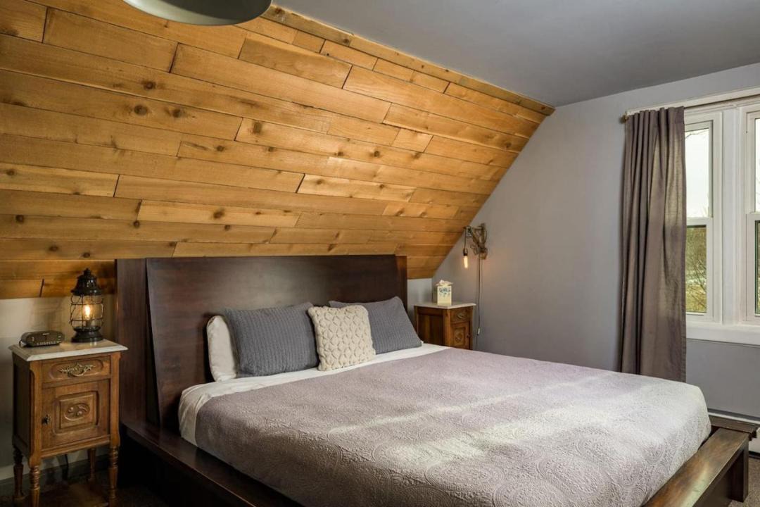 Photo of Bedroom in Five Points