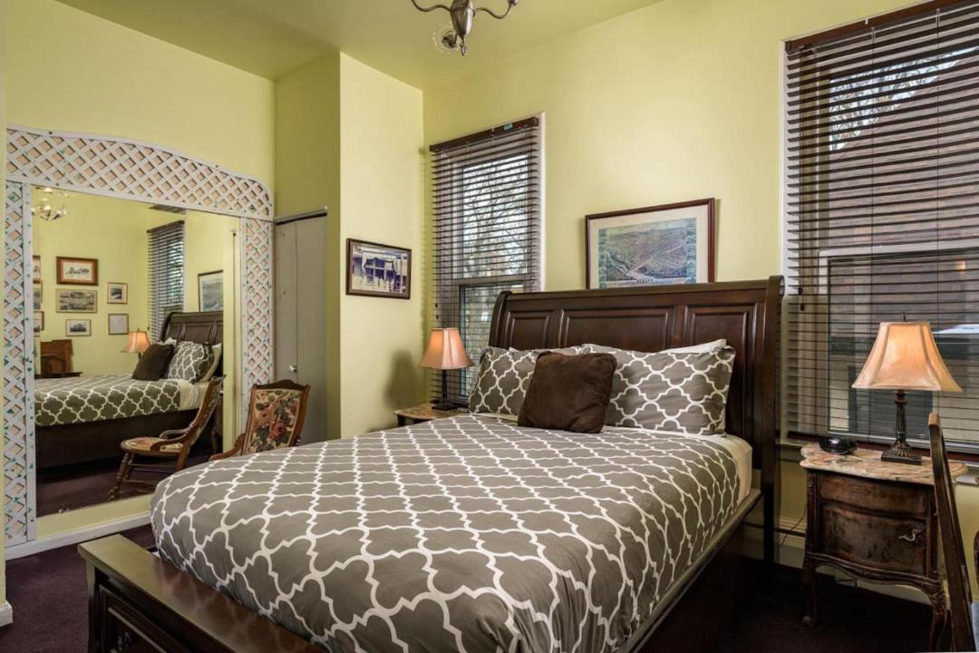 Photo of Bedroom in Five Points