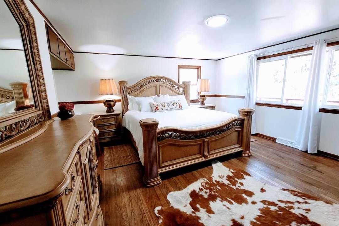 Photo of Bedroom in Drake