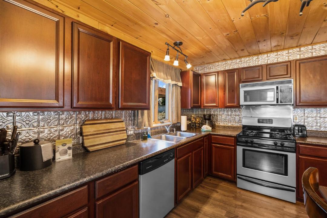 Photo of Kitchen in West Yellowstone