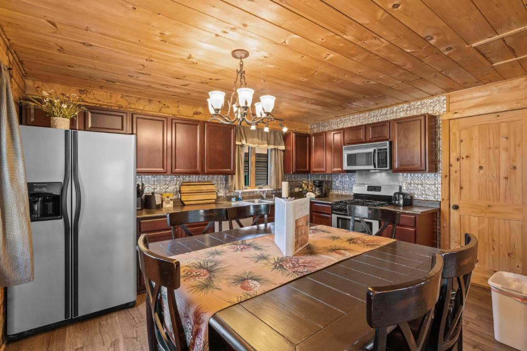 Photo of Kitchen in West Yellowstone