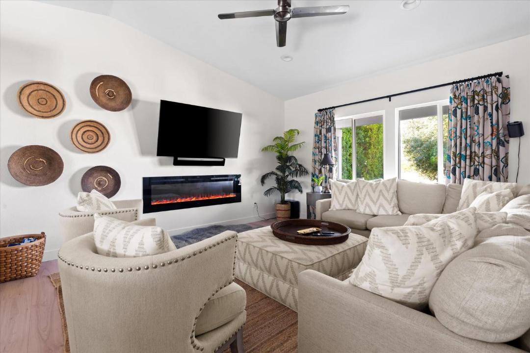 Photo of Livingroom in Paradise Valley Village