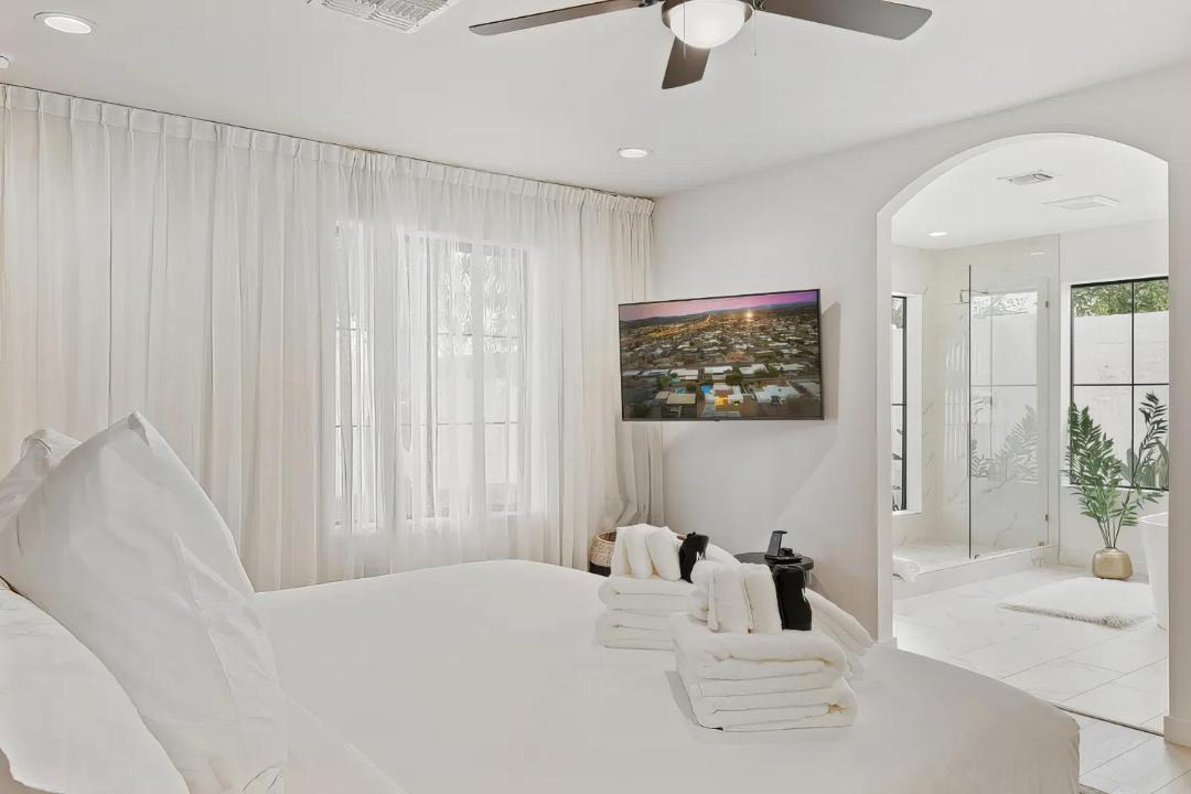 Photo of Bedroom in Paradise Gardens