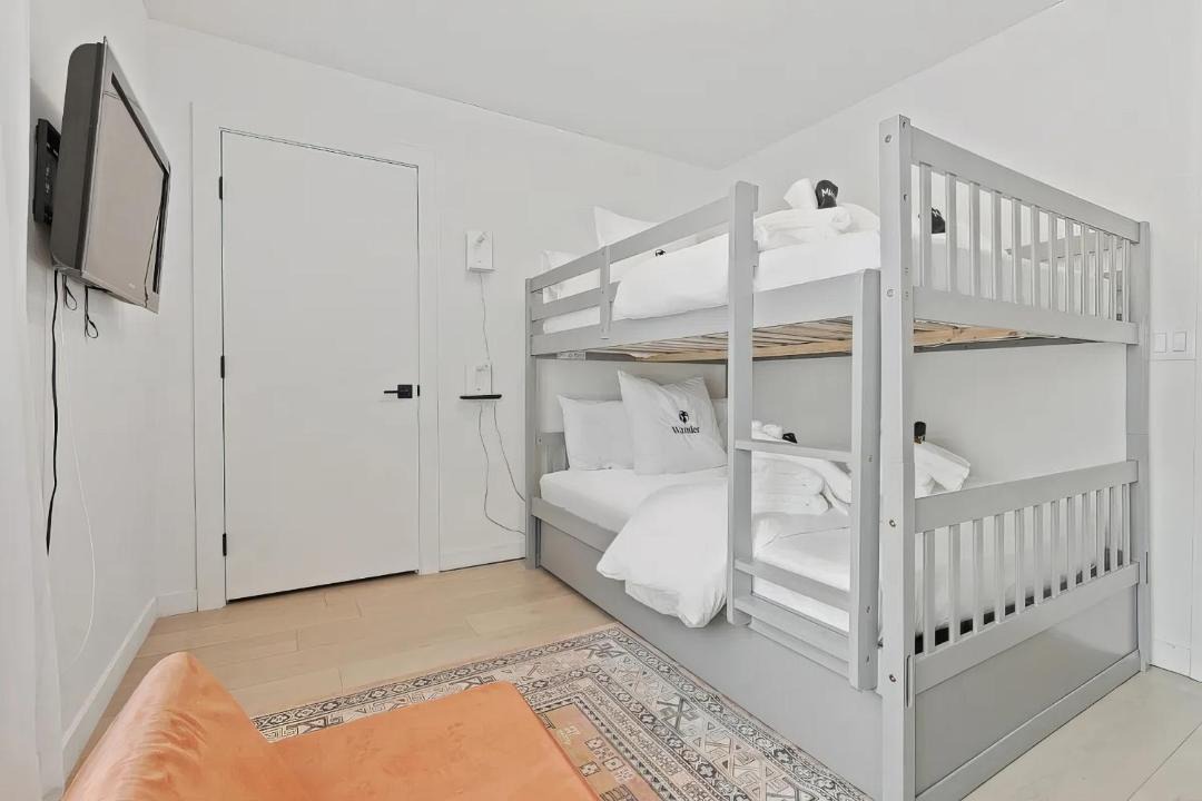 Photo of Bedroom in Paradise Gardens