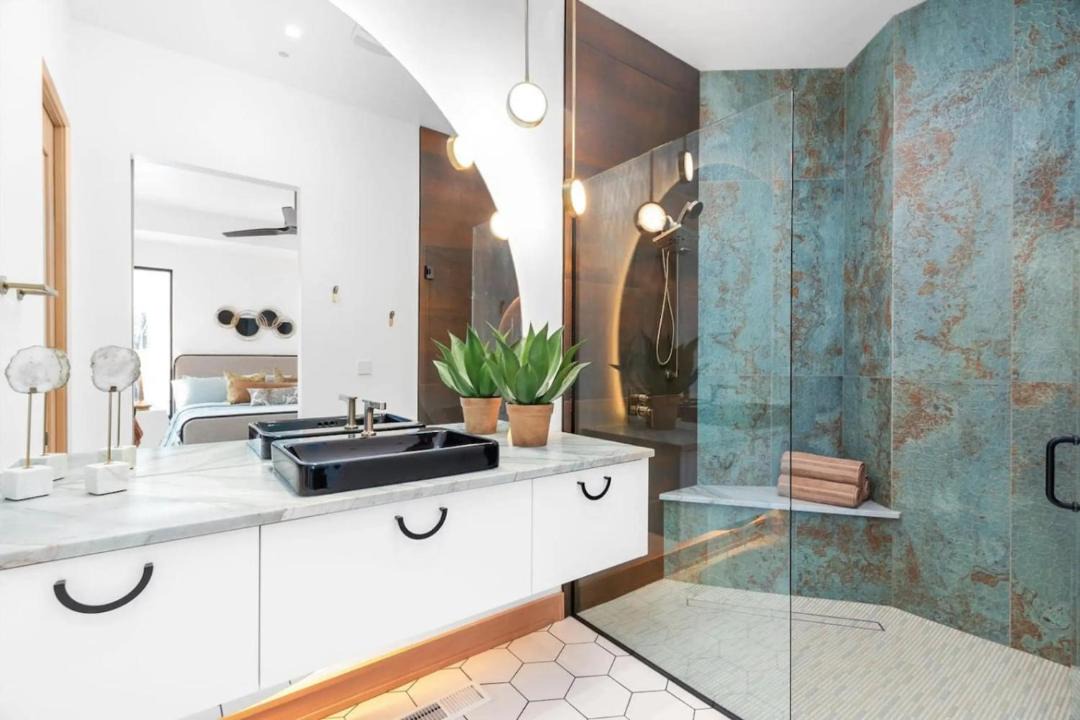 Photo of Bathroom in Hurricane