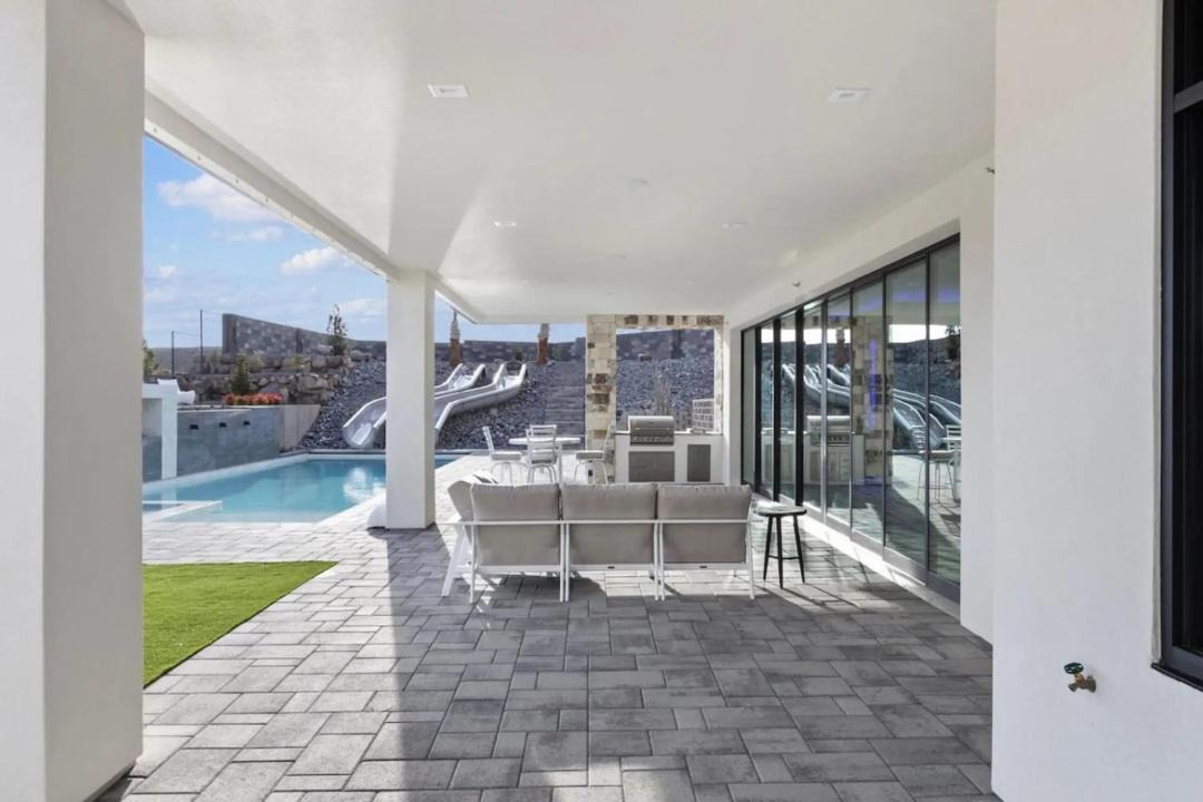 Photo of Patio Balcony in Hurricane