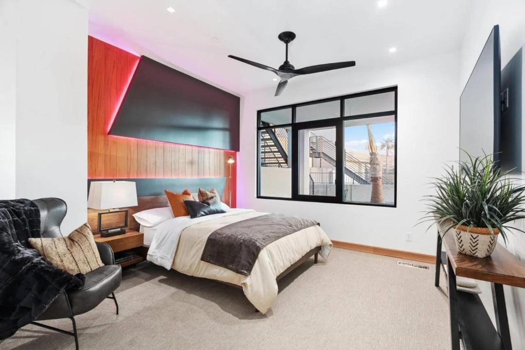 Photo of Bedroom in Hurricane