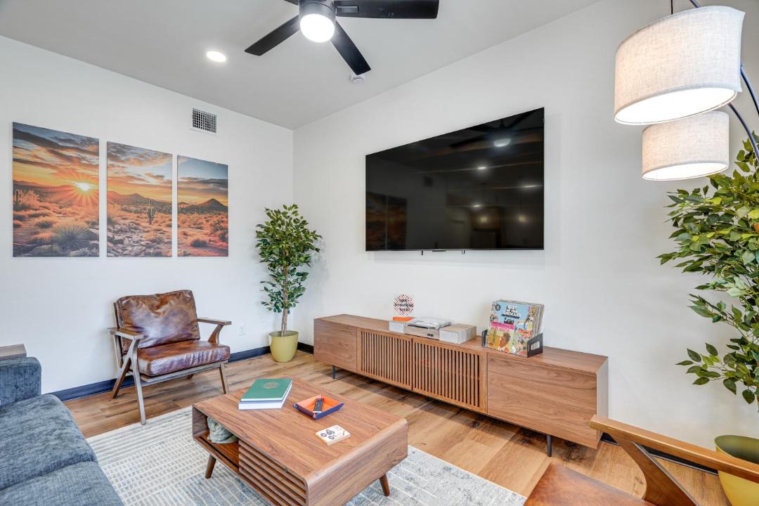 Photo of Livingroom in North Dodge
