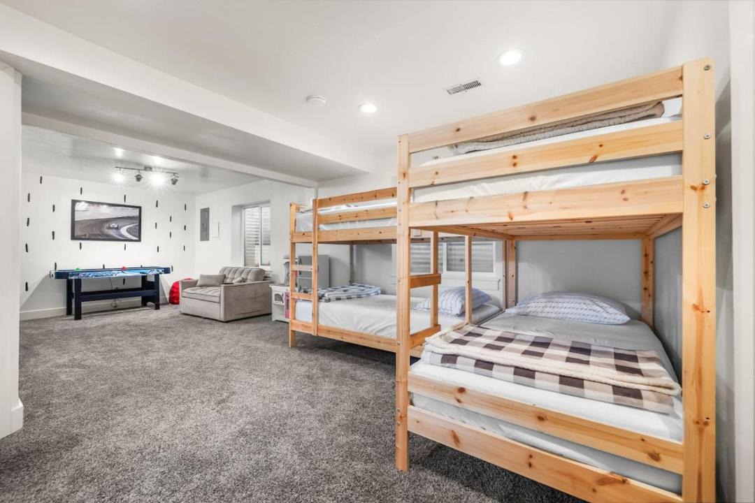 Photo of Bedroom in Lakeview