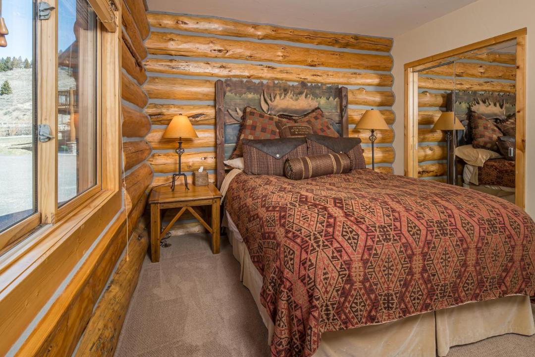 Photo of Bedroom in West Yellowstone