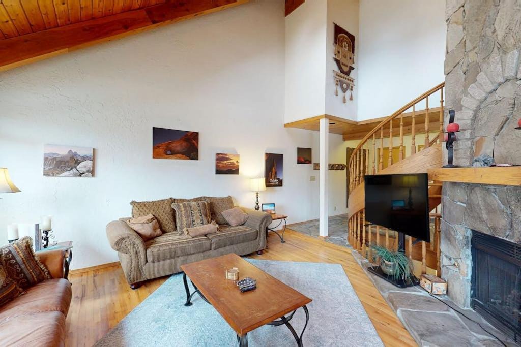Photo of Livingroom in Cottonwood Heights