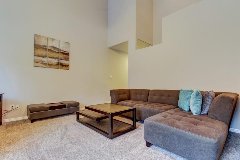 Photo of Livingroom in Cottonwood Heights