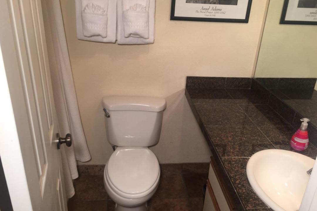 Photo of Bathroom in Four O'Clock
