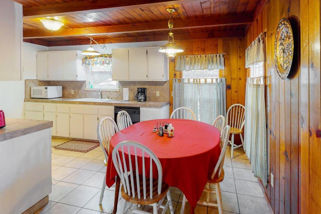 Photo of Kitchen in Shaver Lake
