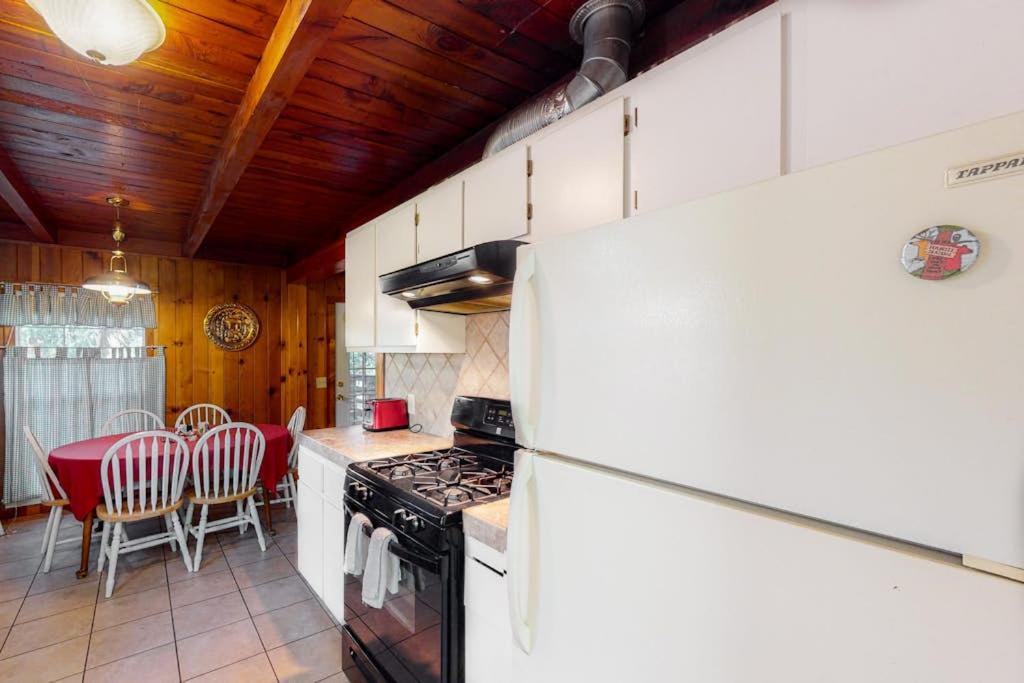 Photo of Kitchen in Shaver Lake