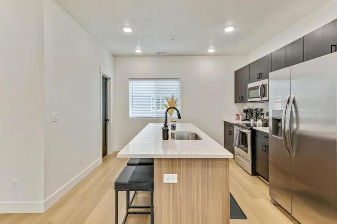 Photo of Kitchen in People's Freeway