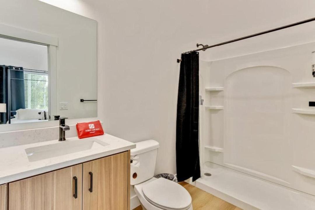 Photo of Bathroom in People's Freeway