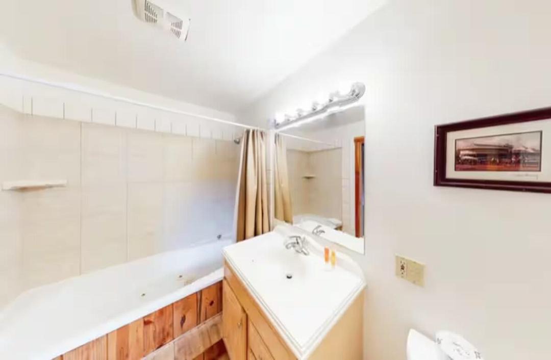 Photo of Bathroom in Wildernest