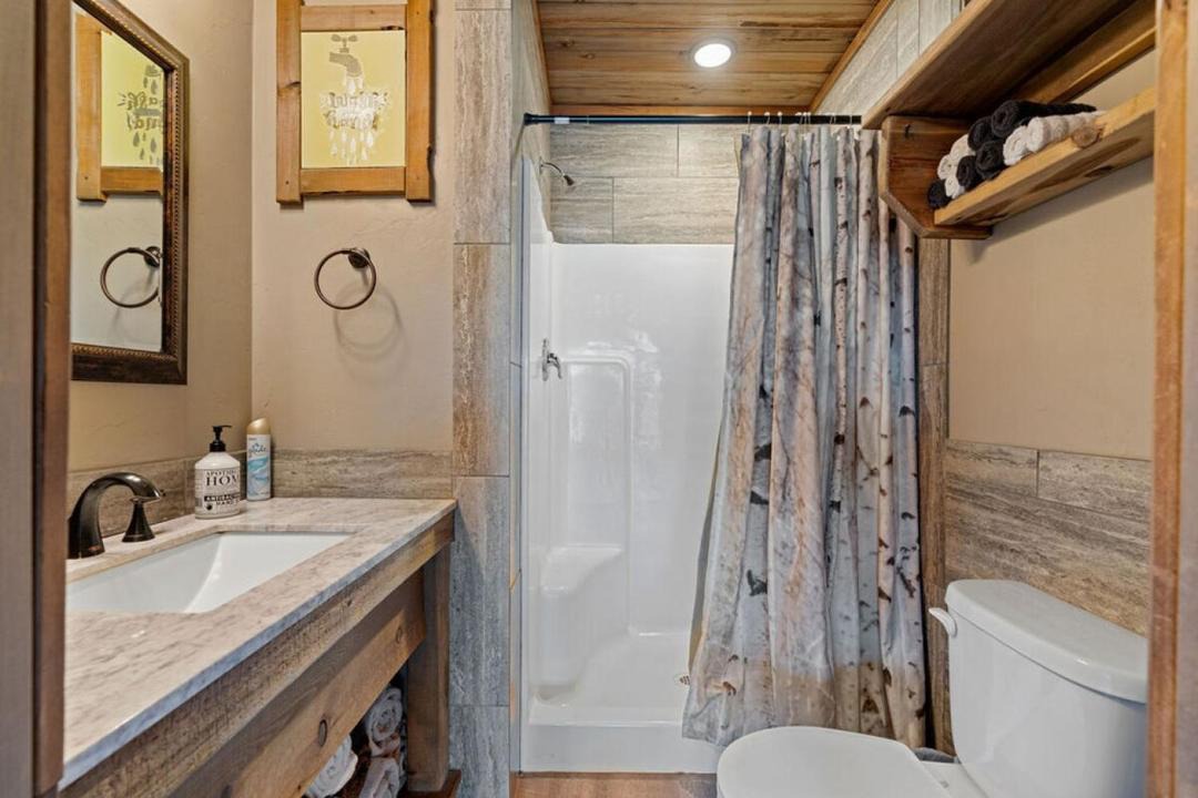 Photo of Bathroom in Island Park