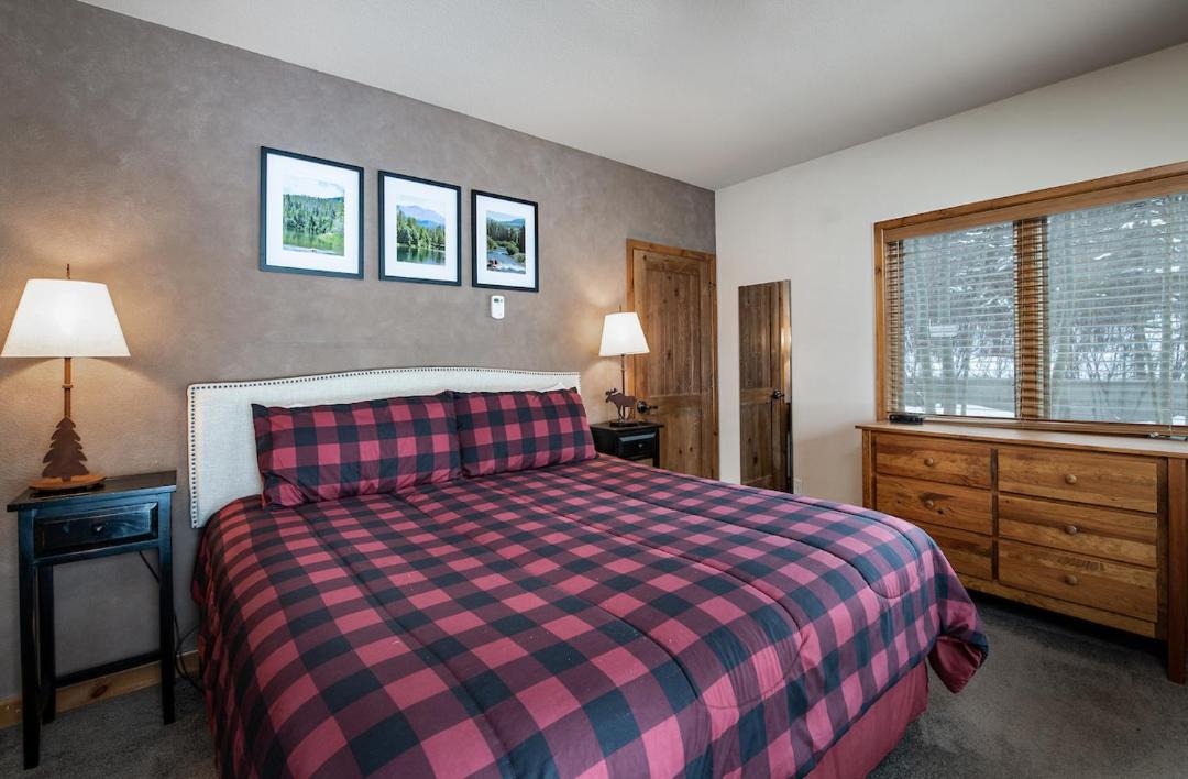 Photo of Bedroom in Four O'Clock