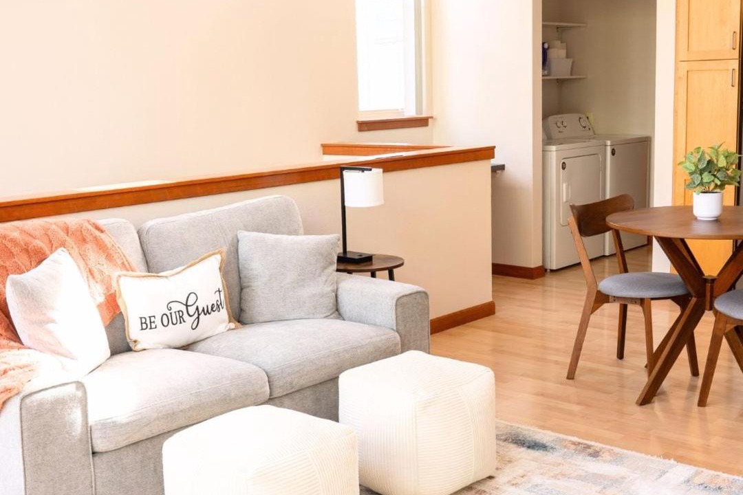 Photo of Livingroom in Central - Terry