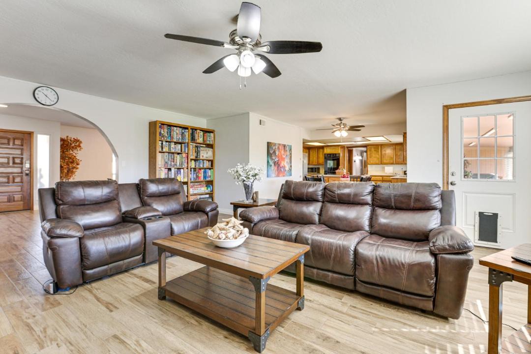 Photo of Livingroom in Paradise Valley Village